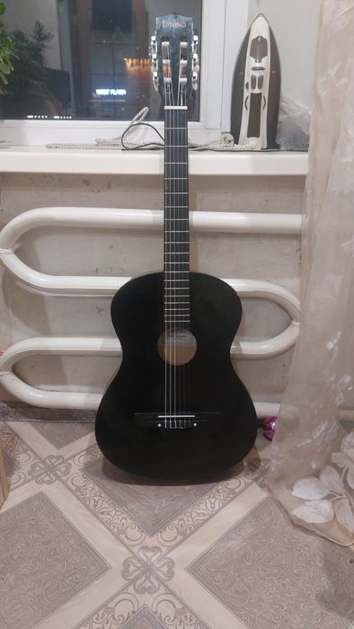 Продам классическую гитару