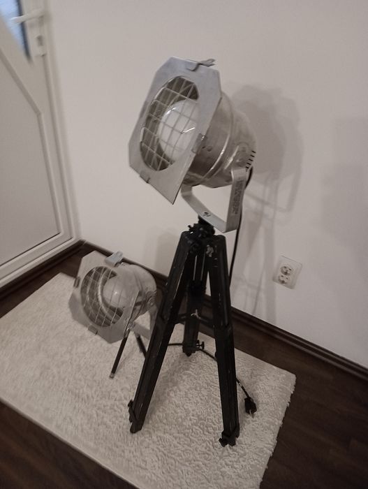 Lămpi de podea cu trepied
