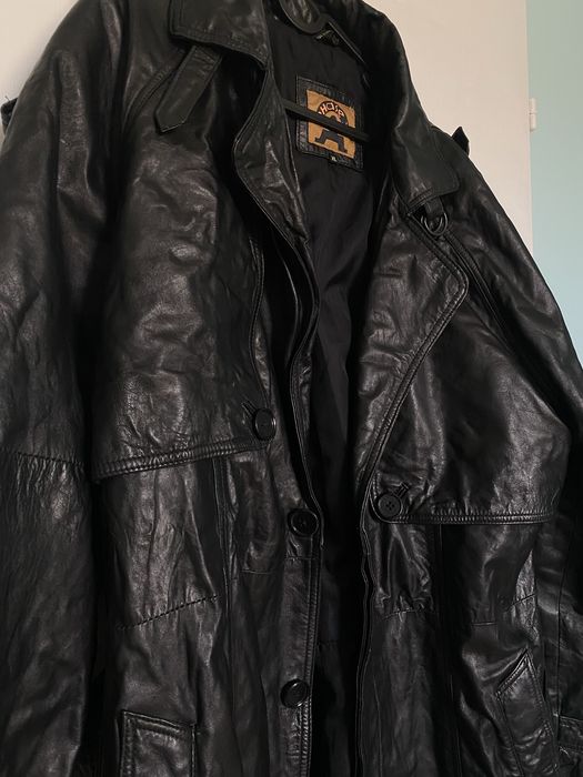 Дамско кожено палто.