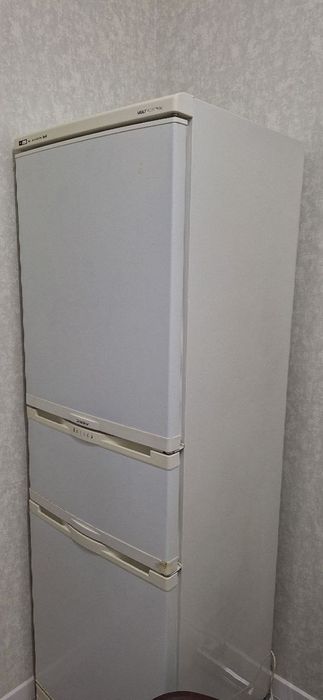 Продаётся холодильник Goldstar