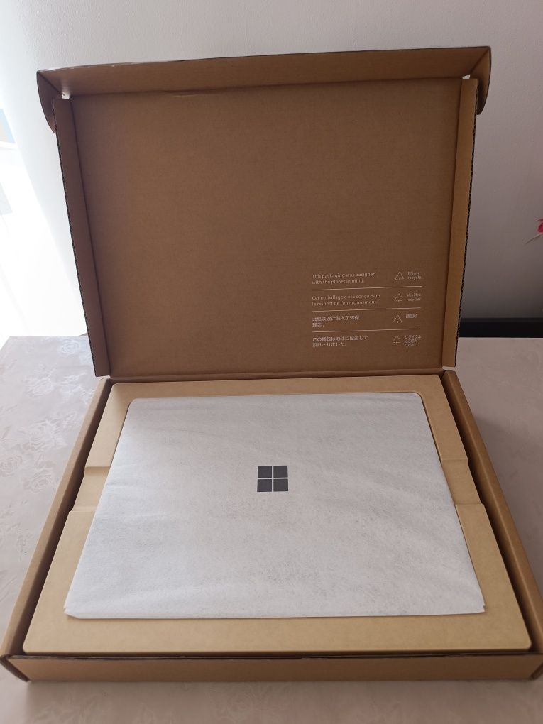 Лаптоп Microsoft Surface 4 13,5' Core i5
