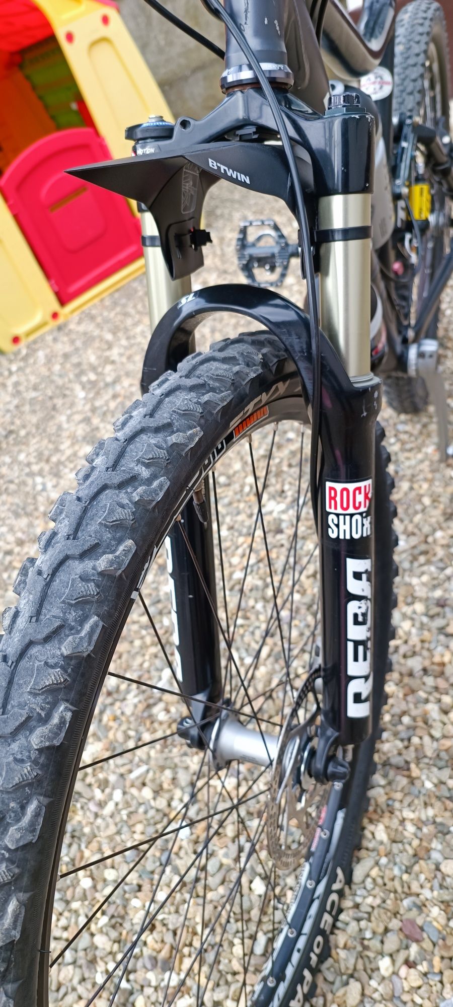 Scott aluminiu full suspension pe aer rock Shox