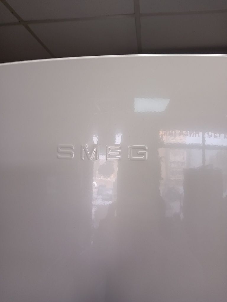 Бежов комбиниран хладилник с фризер ретро дизайн Smeg 2години гаранция