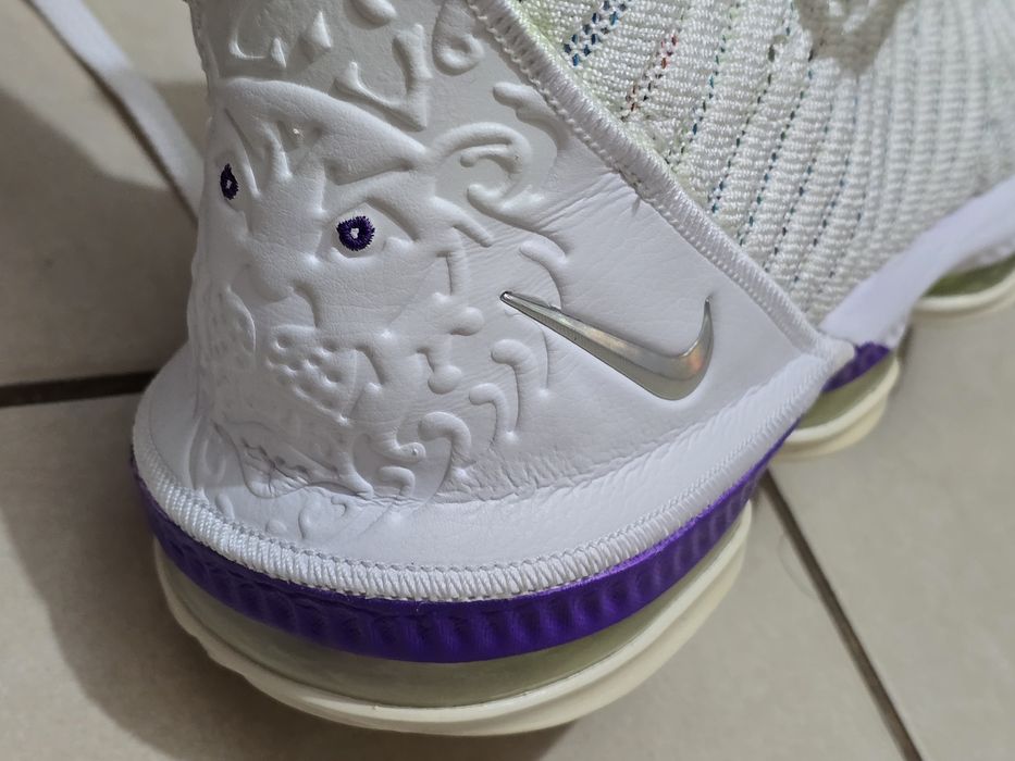 Nike LeBron 16"Buzz Lightyear"
