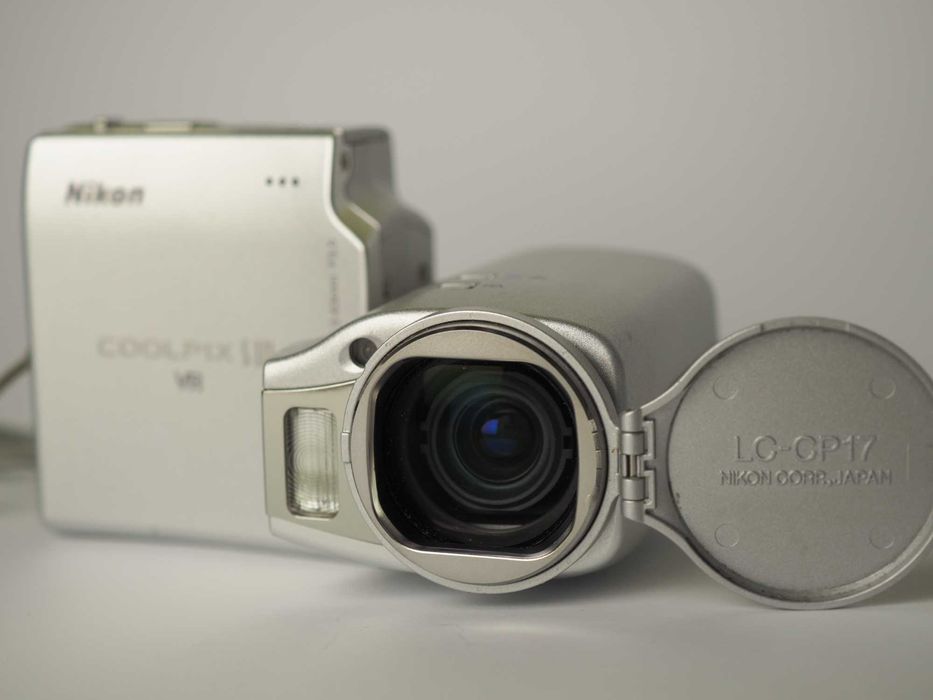 Nikon Coolpix S10 VR фотоапарат, въртящ се, 6 Mpix CCD сензор, работещ