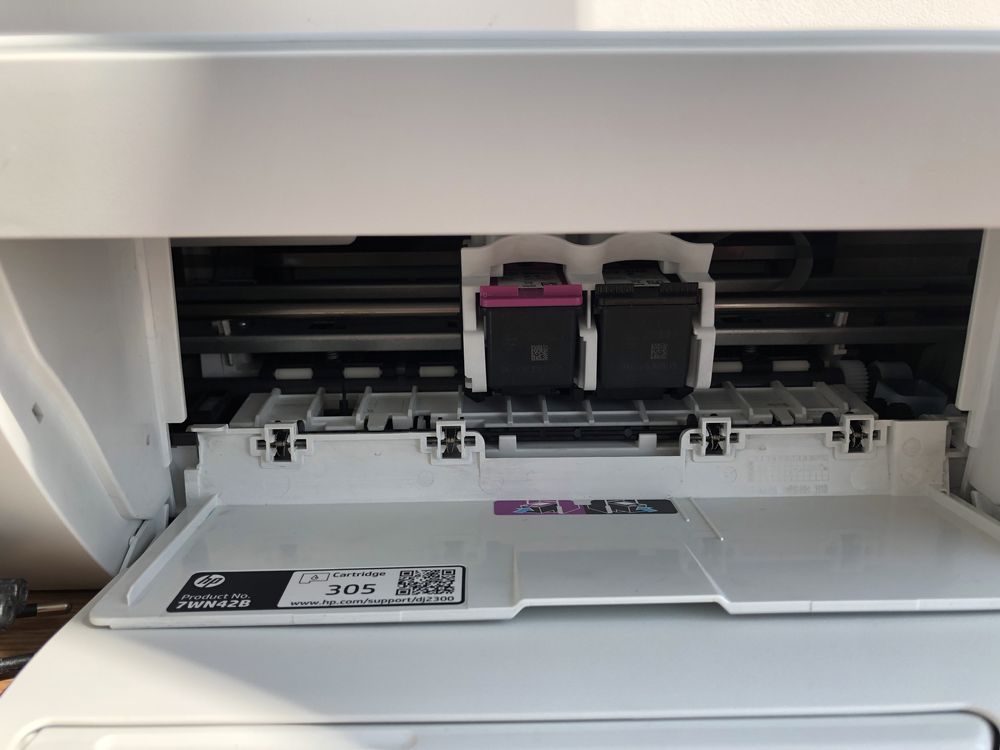 Vând imprimantă HP DeskJet 2320