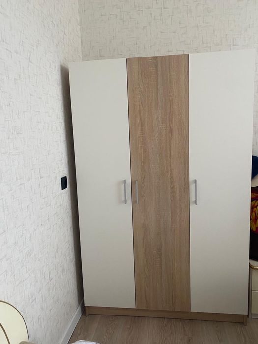 Продам шкаф почти новый. Продам в связи с переездом