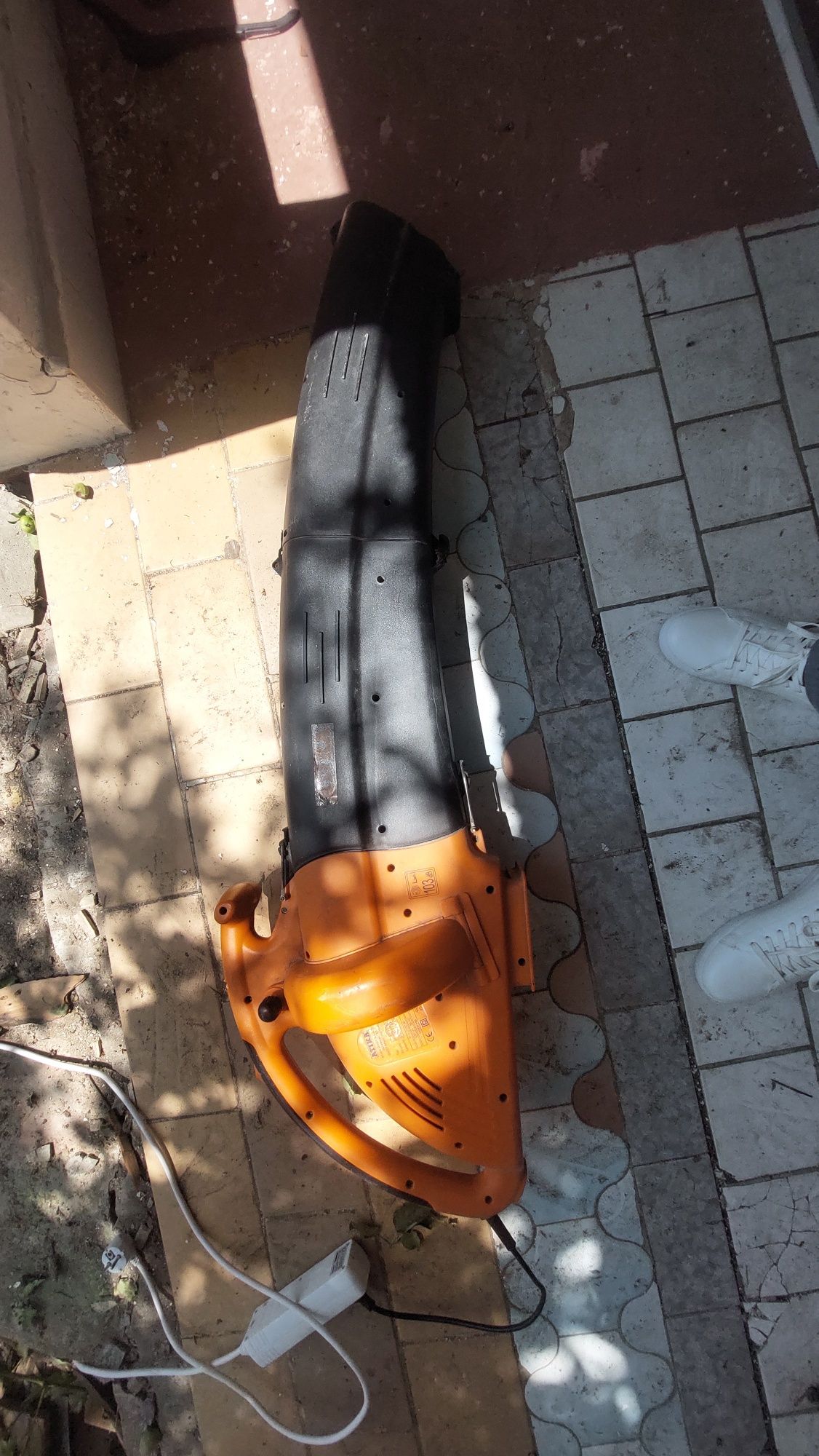 Suflanta/ aspirator frunze