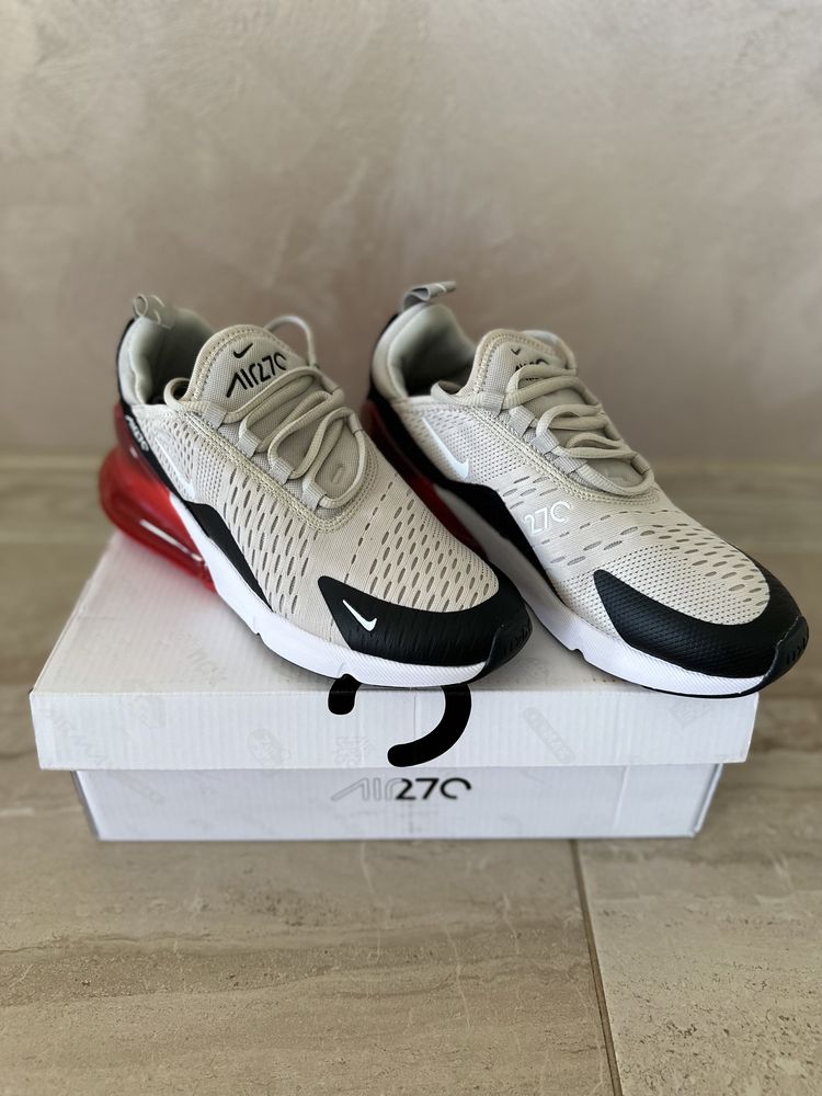 Продавам Найк airmax270