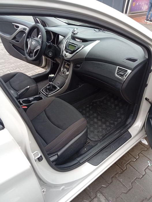Hyundai Elantra 2012