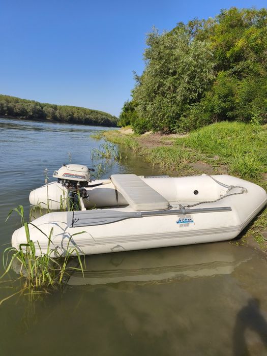 Barcă cu motor gonflabila