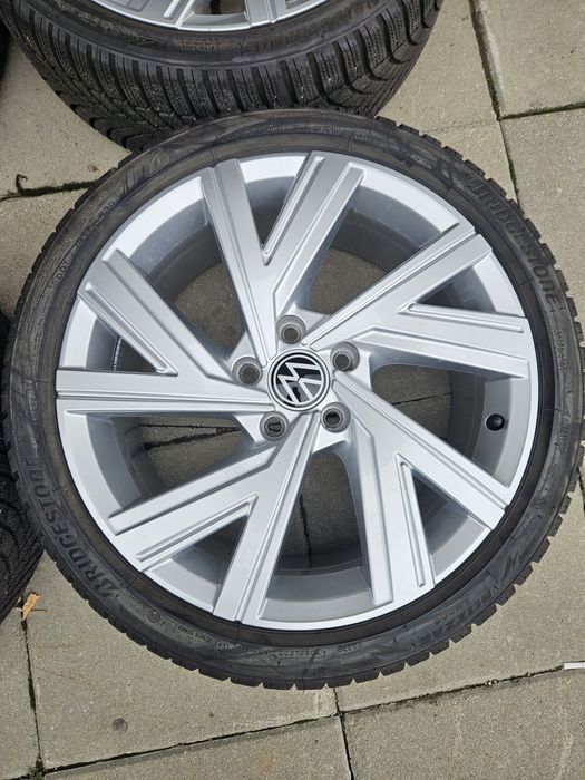 Оригинални джанти със зимни гуми за Vw Golf 225 40 18