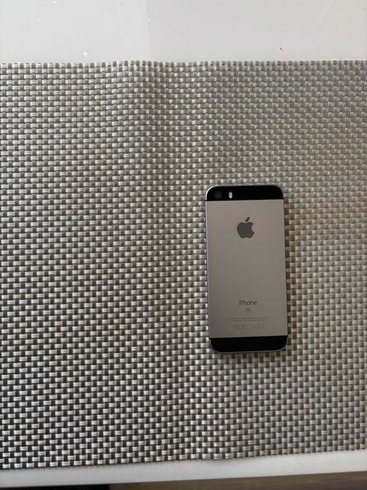 Продавам iPhone SE