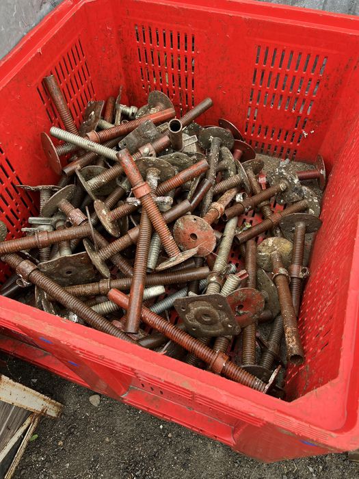 Picioare reglabile pentru schela