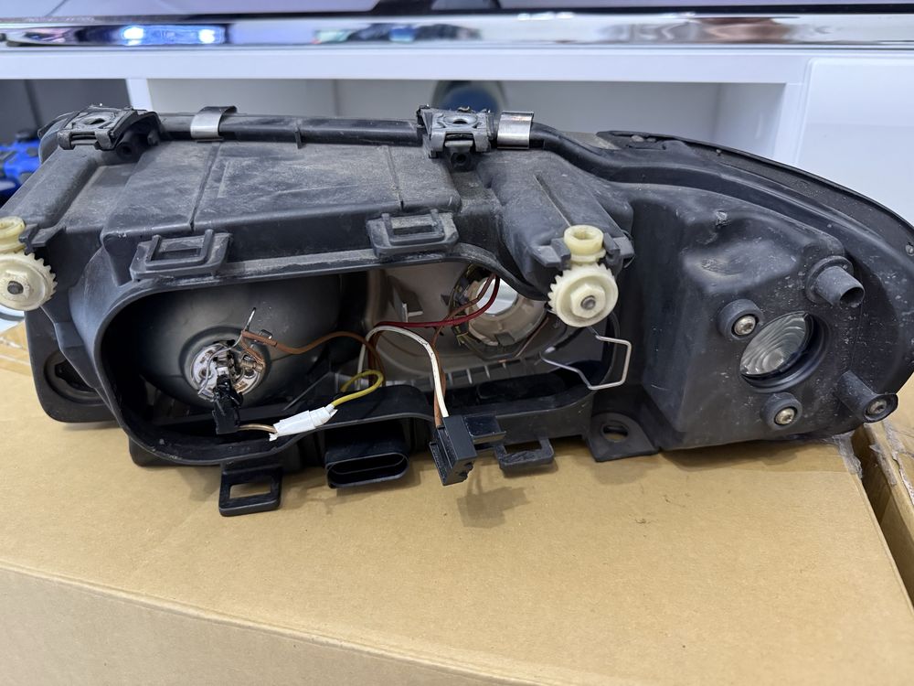 Ауди А3 8л фарове / Audi A3 8L Hella headlights