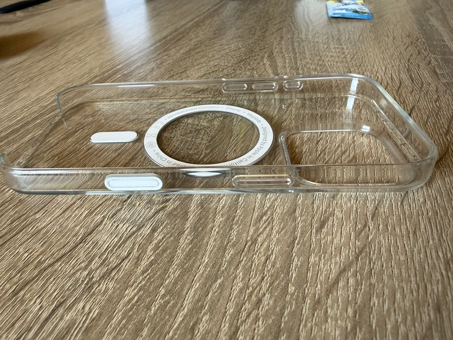 Продавам оригинален калъф за Iphone 16 PRO