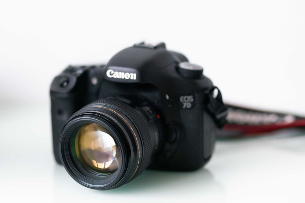 Canon 85mm f 1.8 USM impecabil, sharp, vand sau schimb