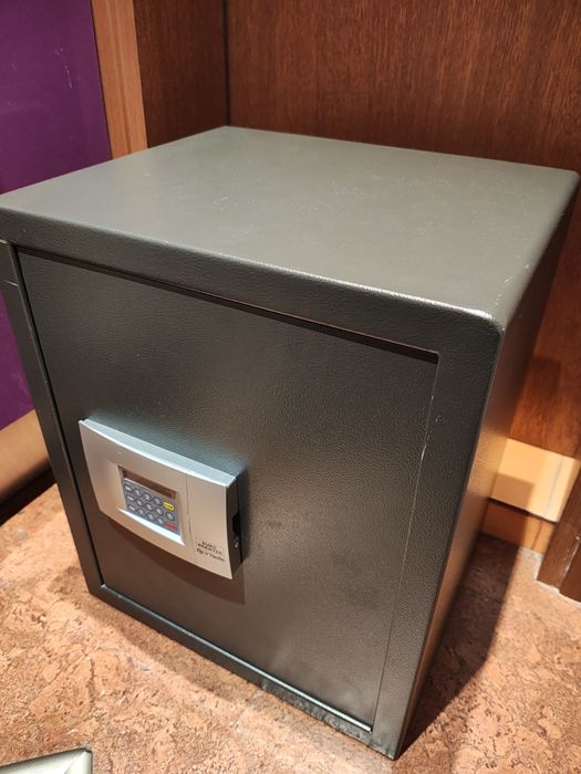 Сейф Burg Wächter Point-Safe P 2 E — защита за Вашите ценности и пари