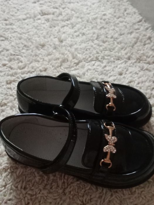 Продам туфли школьные состояние как новое