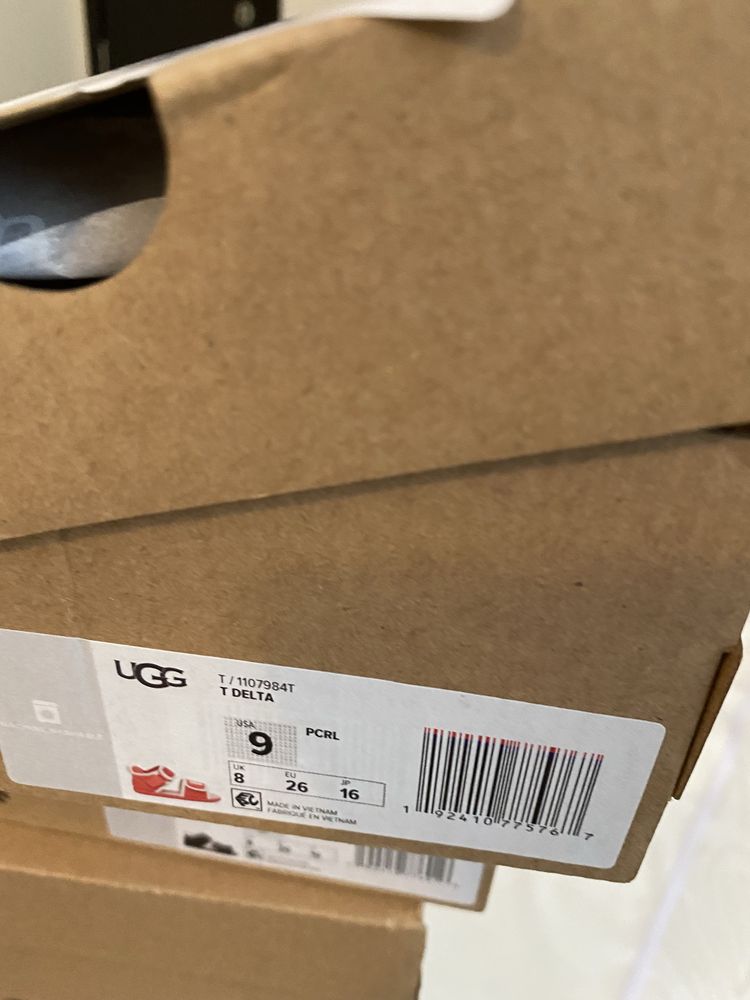 Нови сандали за момиче  UGG - 26 номер