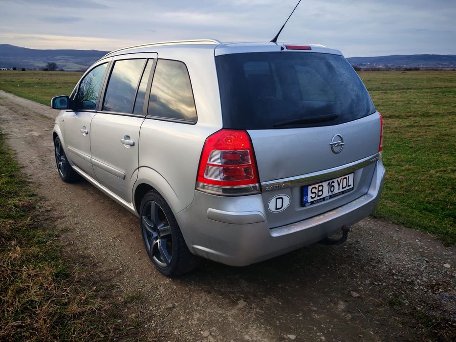 Vand opel zafira 1.7 ecoflex 7 locuri euro 5 an 2013 116 cp impecabil
