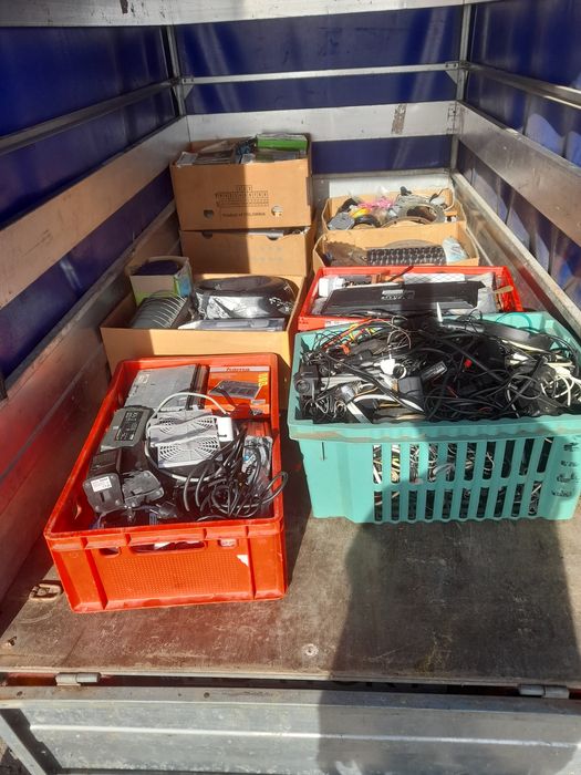 O remorca plina cu marfa pt piețe și târguri