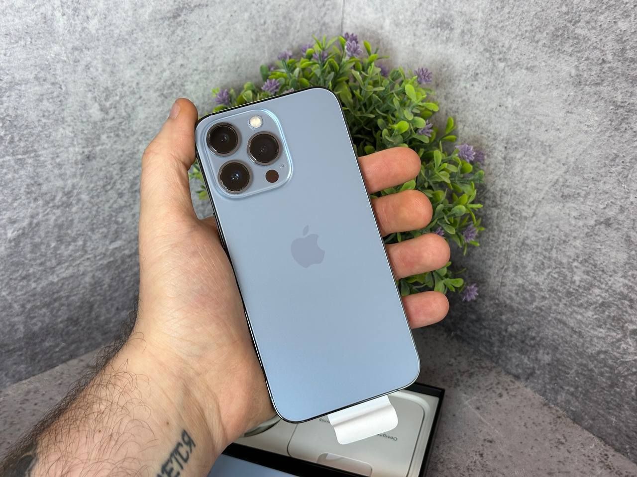 Iphone 13 Pro aksiya
512GB
95% yomkist radnoy
Face id tru ton bor 
Kar