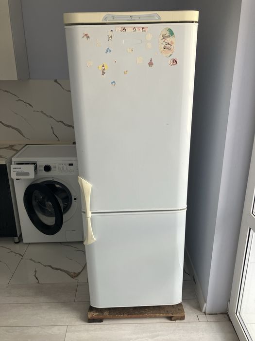 Холодильник рабочий