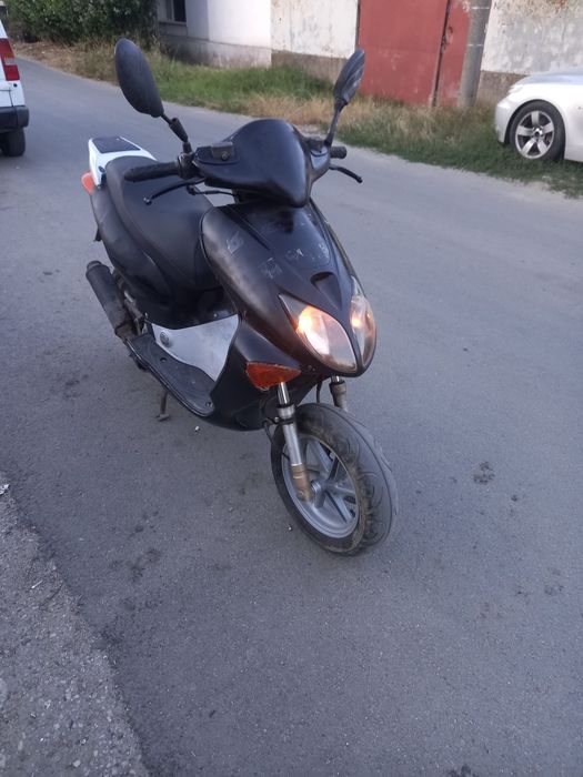 Vând scuter 4.9 Honda