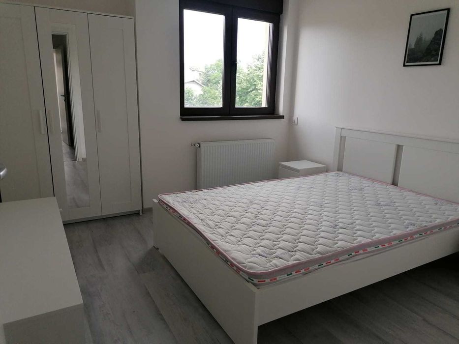 apartament 3 camere de inchiriat