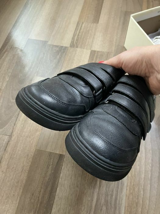 Черни затворени обувки 38, за момче