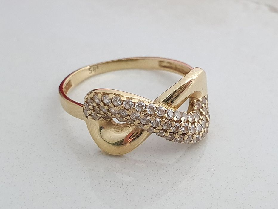 Inel din aur de 14K model Infinit cu pietre semiprețioase albe