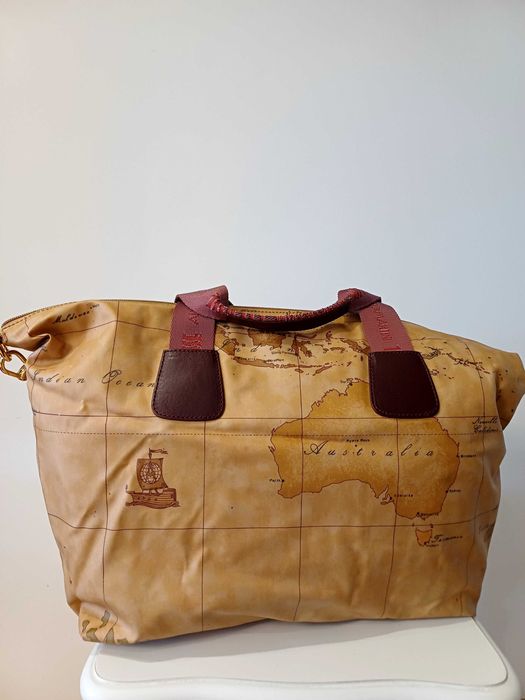 Дамска чанта tote First Class с географски принт