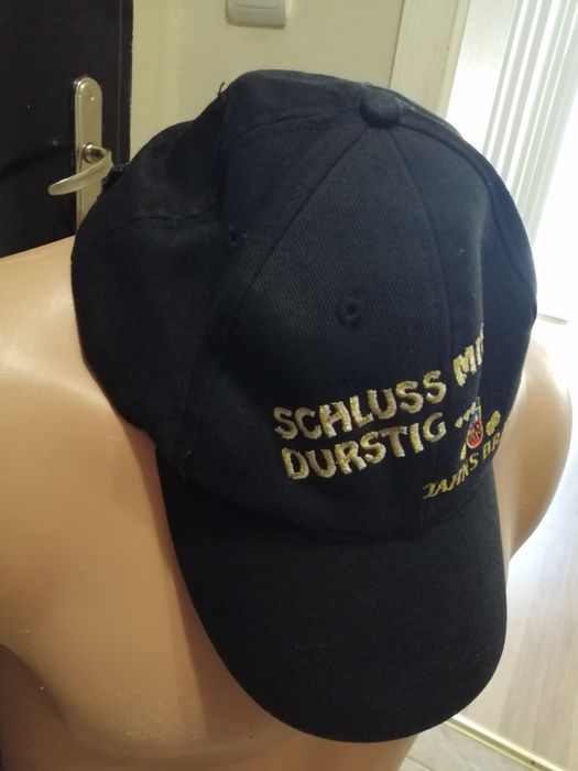 Продавам две шапки