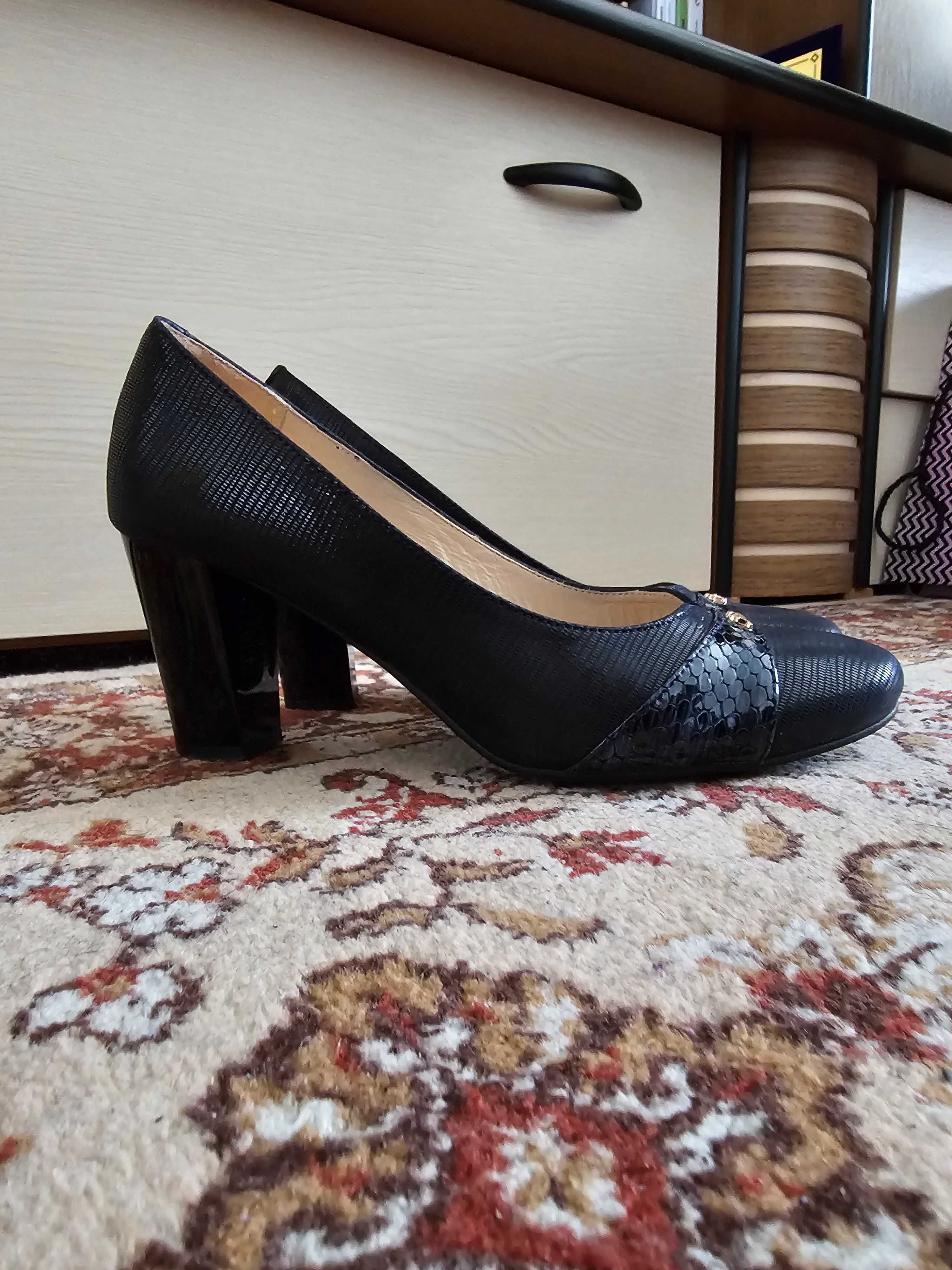 Pantofi damă de piele, măr. 40, foarte frumoși