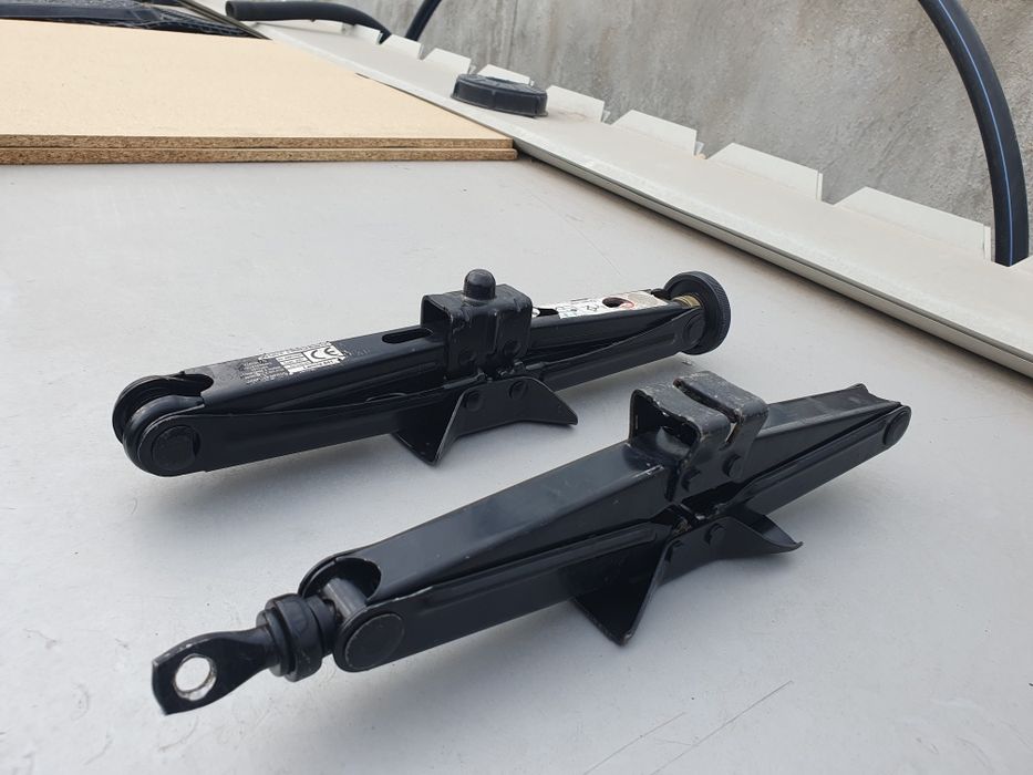 Продавам 2 броя крикове