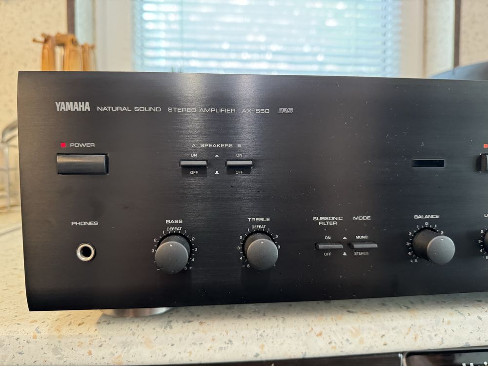 Качествен стерео усилвател Yamaha AX-550