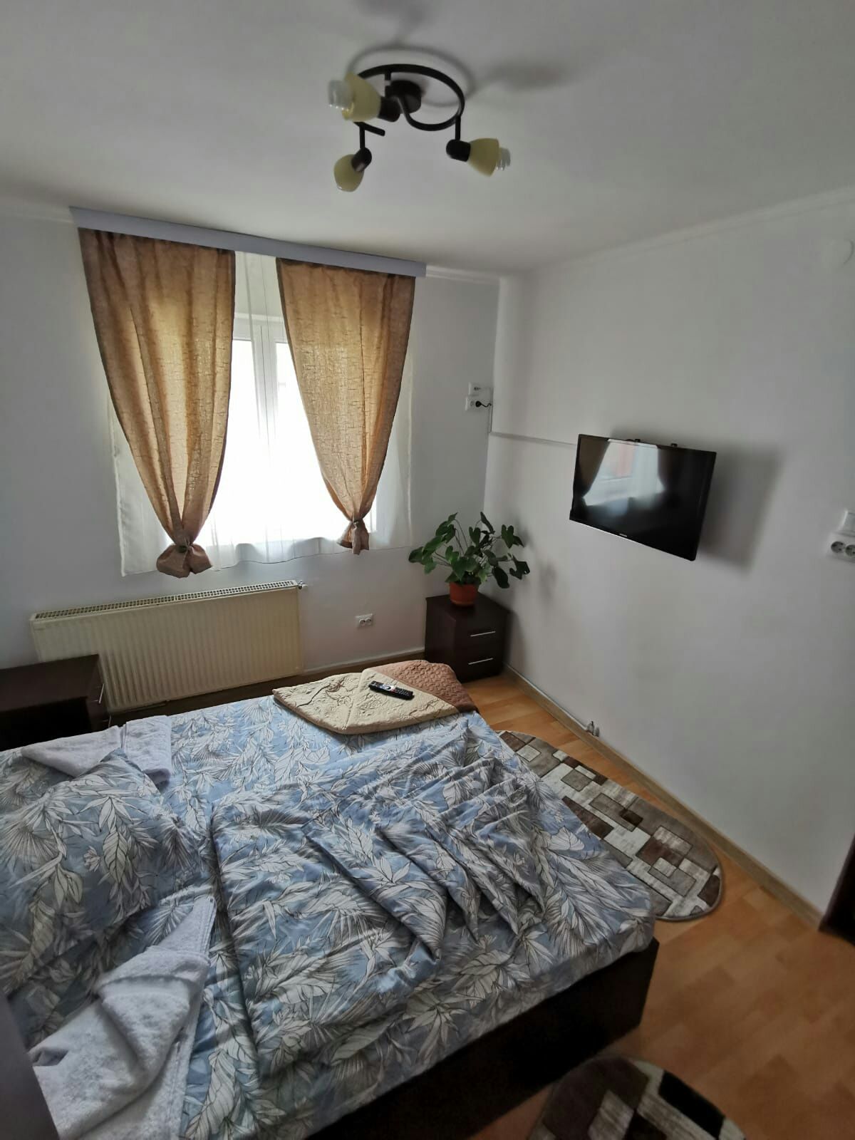 Închiriere/cazare apartament Octavian  3 camere/pensiune cu 4 camere