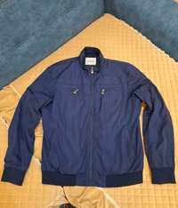 Продам мужскую фирменную куртки (ветровки) на подкладке сезон Весна