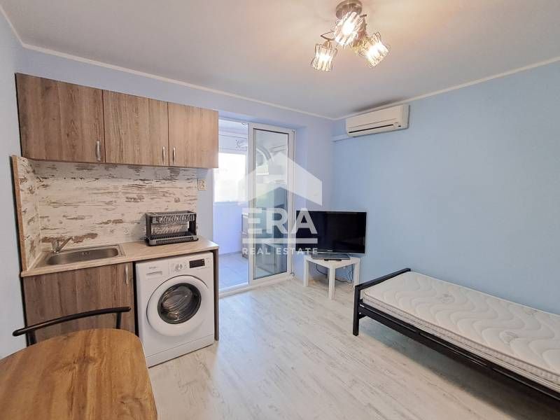 Дава се под наем Едностаен апартамент в Варна, Победа - 28 кв.м за 256 € - Снимка #1