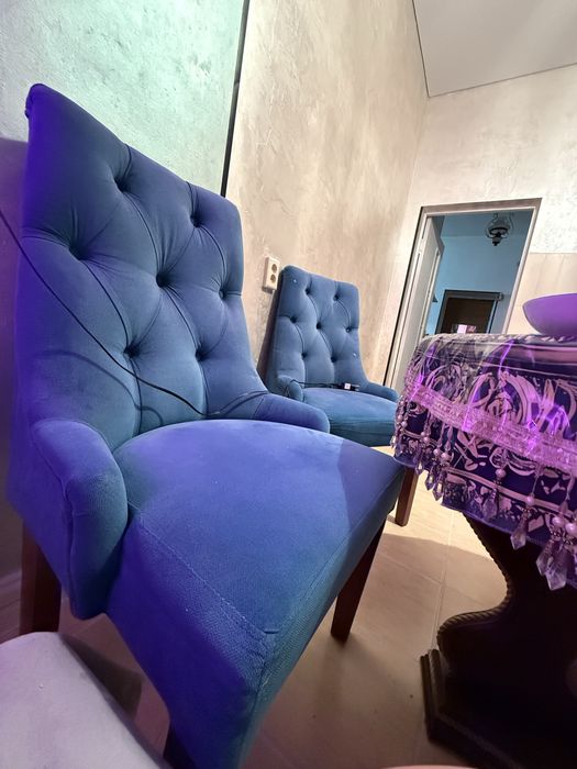 Стул мягкий для кухни кафе после химчистки ножки требуют ремонта