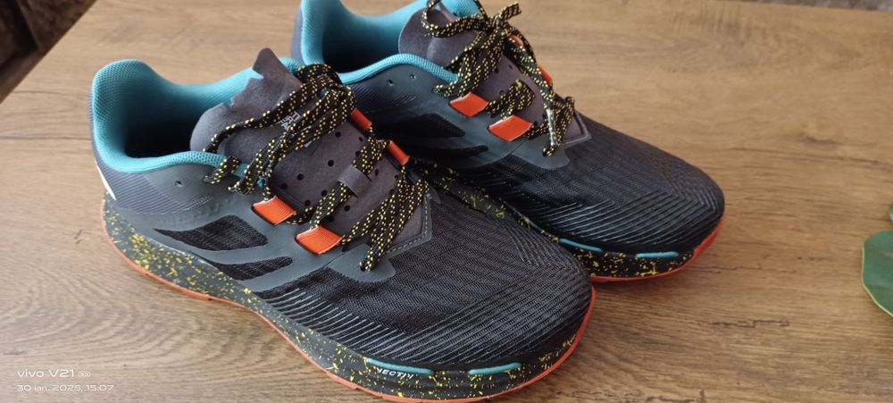 Adidasi The north face