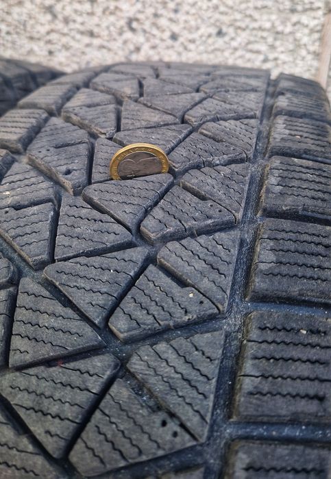 Зимни гуми Bridgestone Blizzak DM V2  215 70 R16