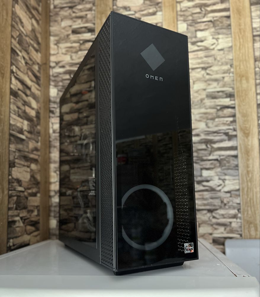 Геймърски Компютър / Ryzen 7 2700X / 16GB RAM / RX580 8GB / SSD