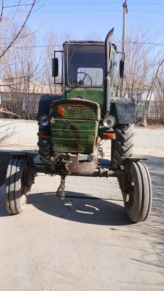 Traktor  faqat naxt pulga sotiladi