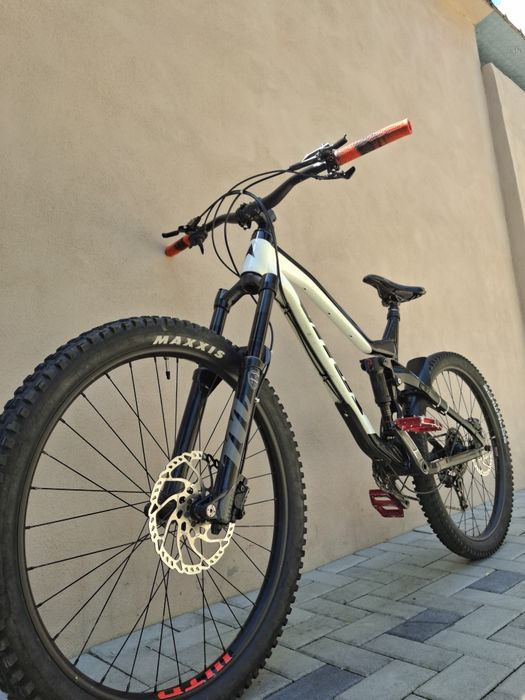 Vând bicicleta Vitus sommet 27.5