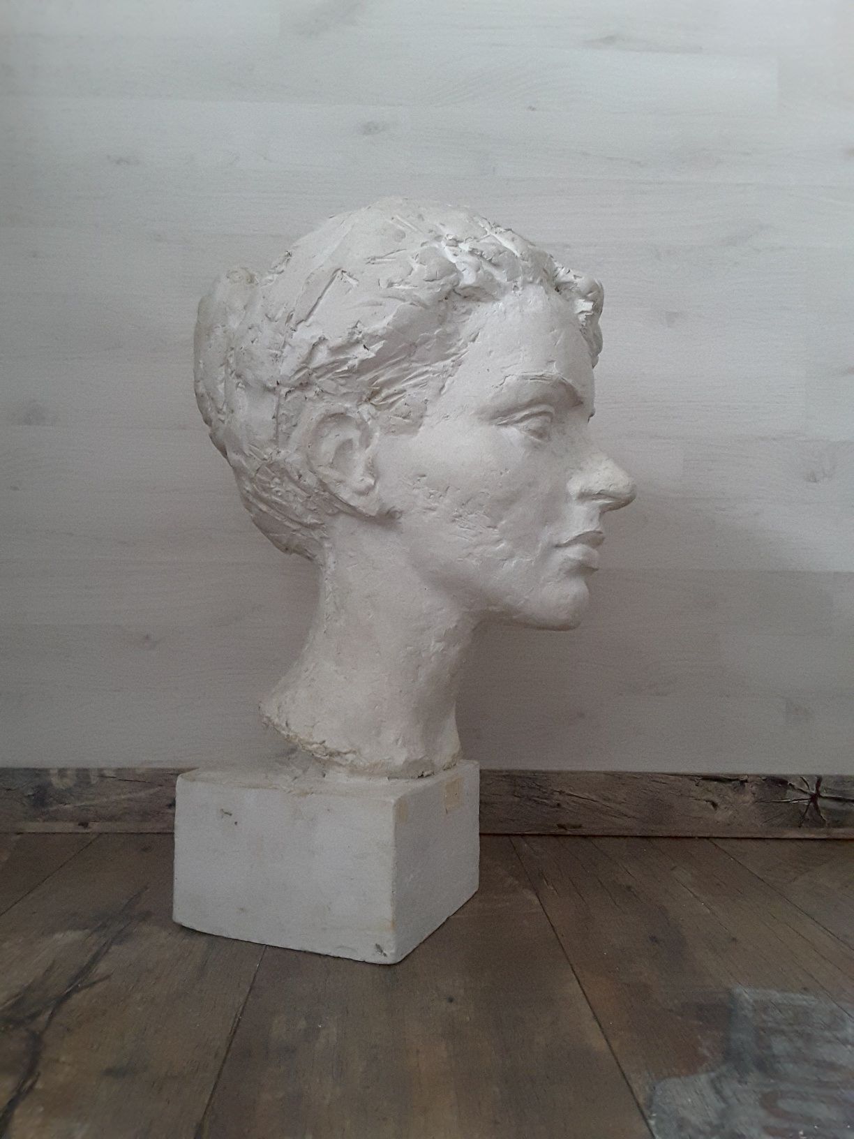 Sculptura bust damă