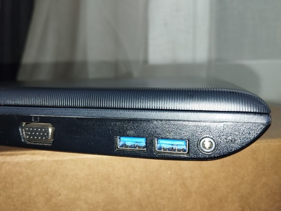 Laptop Toshiba, SSD, I3, 4GB ram, încărcător