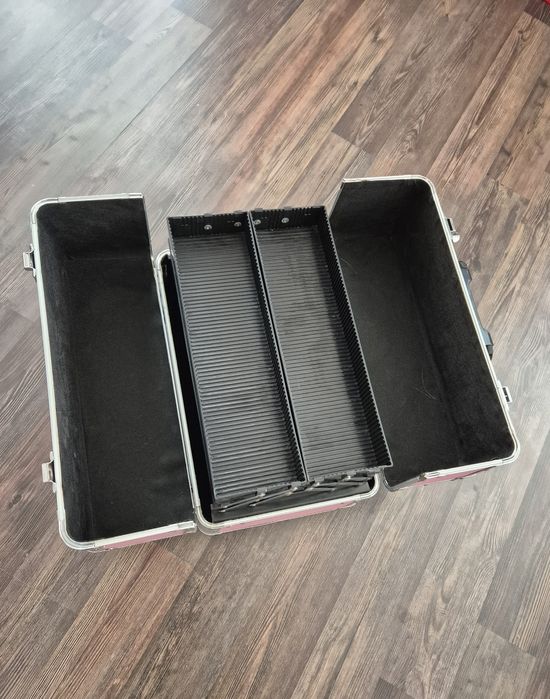 Розов куфар за гримове