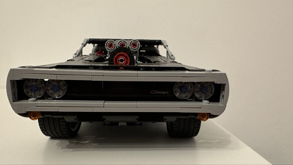 LEGO® Technic - Dom's Dodge Charger 42111, 1077 части